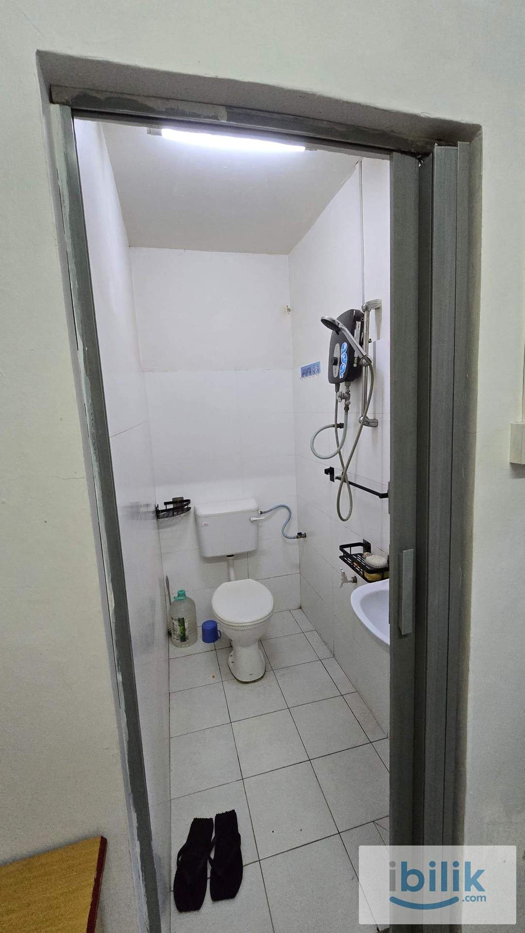 Master Bedroom in Taman Maju Jaya / Pelangi Area Johor Bahru - Image 3
