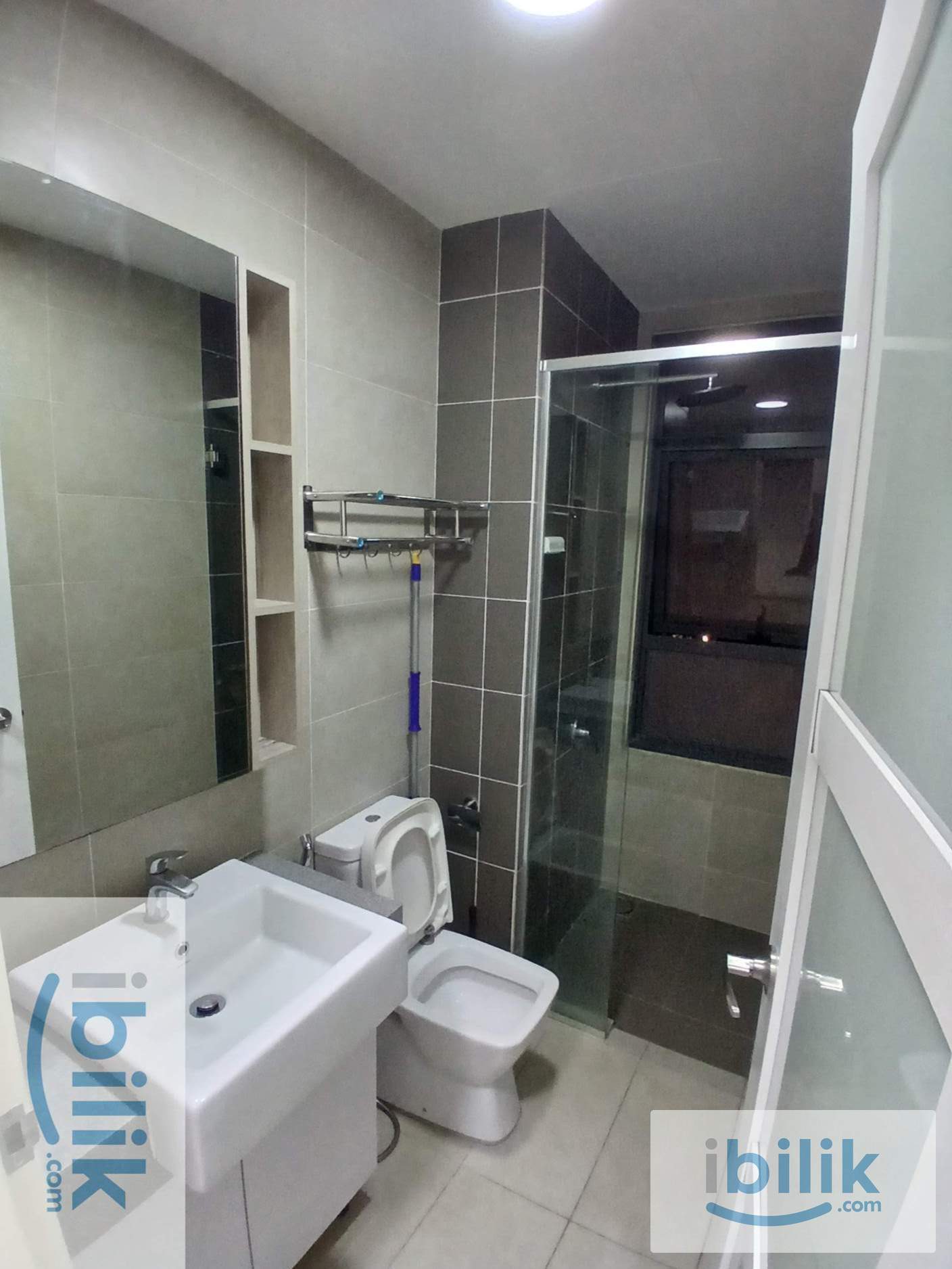 Lakeville Spacious Master Suite | Fully Furnished | Move-in Ready - Image 6