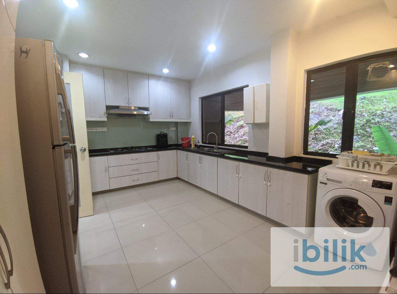 Spacious, Oversized Middle Room in Bangsar Puteri Condominium - Image 7