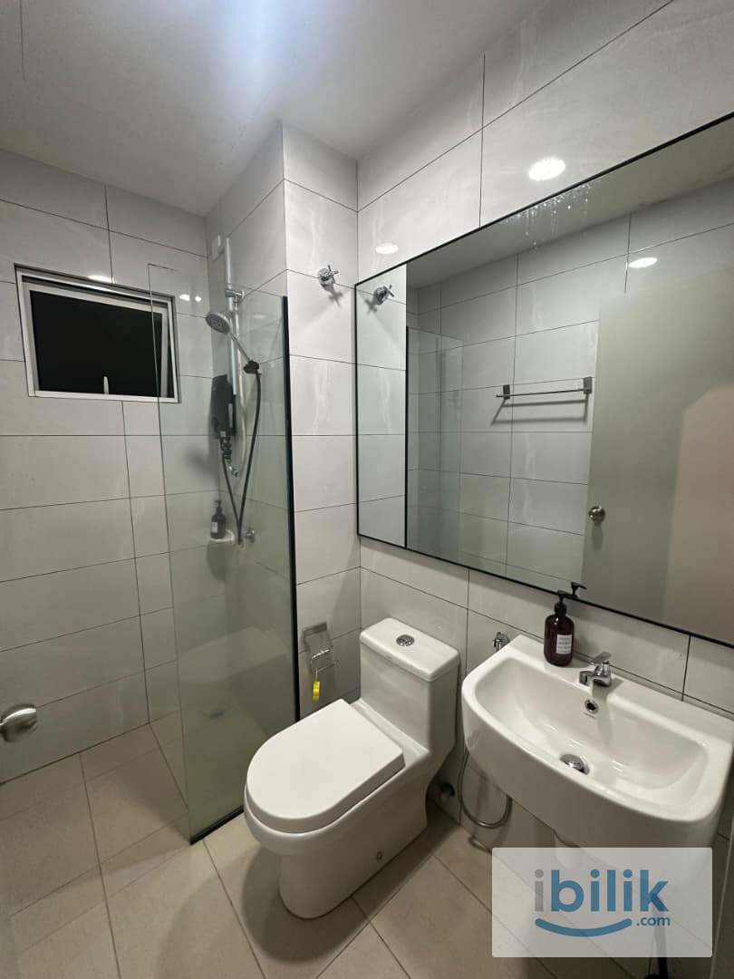 Fully furnished Middle Bedroom with Non-sharing Bathroom at Amber Cove Premier Suite, Melaka Tengah, Melaka - Image 3