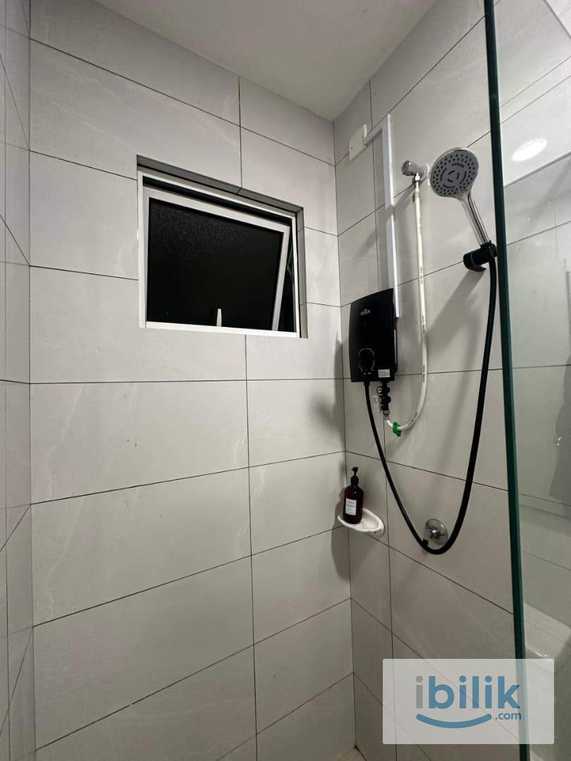 Fully furnished Middle Bedroom with Non-sharing Bathroom at Amber Cove Premier Suite, Melaka Tengah, Melaka - Image 4