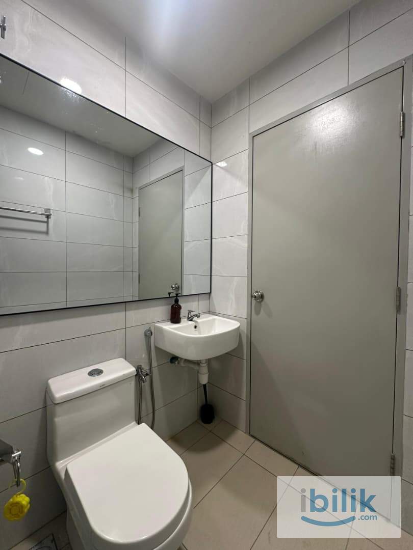 Fully furnished Middle Bedroom with Non-sharing Bathroom at Amber Cove Premier Suite, Melaka Tengah, Melaka - Image 5