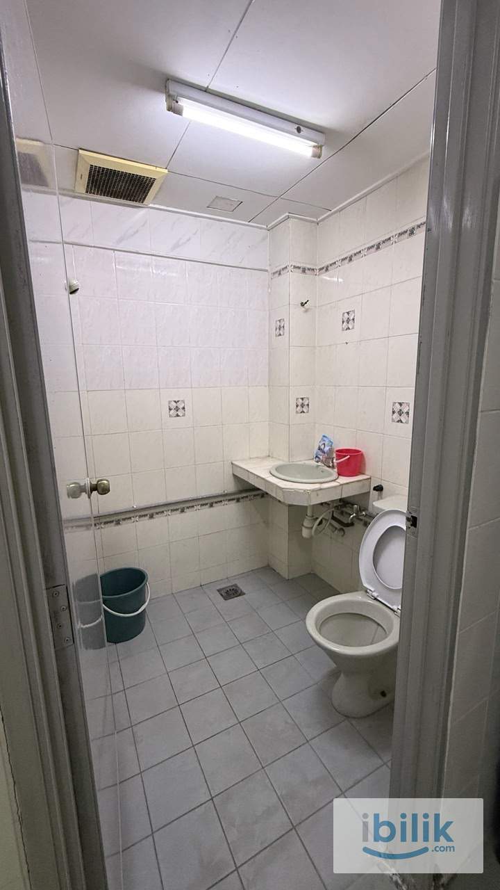 PJS 7 Landed House! ~5mins Walking distance to Taylor University Single Room with Aircond Rent - Image 10