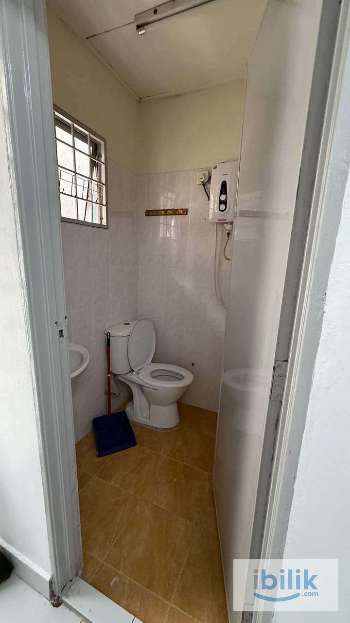 PJS 7 Landed House! ~5mins Walking distance to Taylor University Single Room with Aircond Rent - Image 5