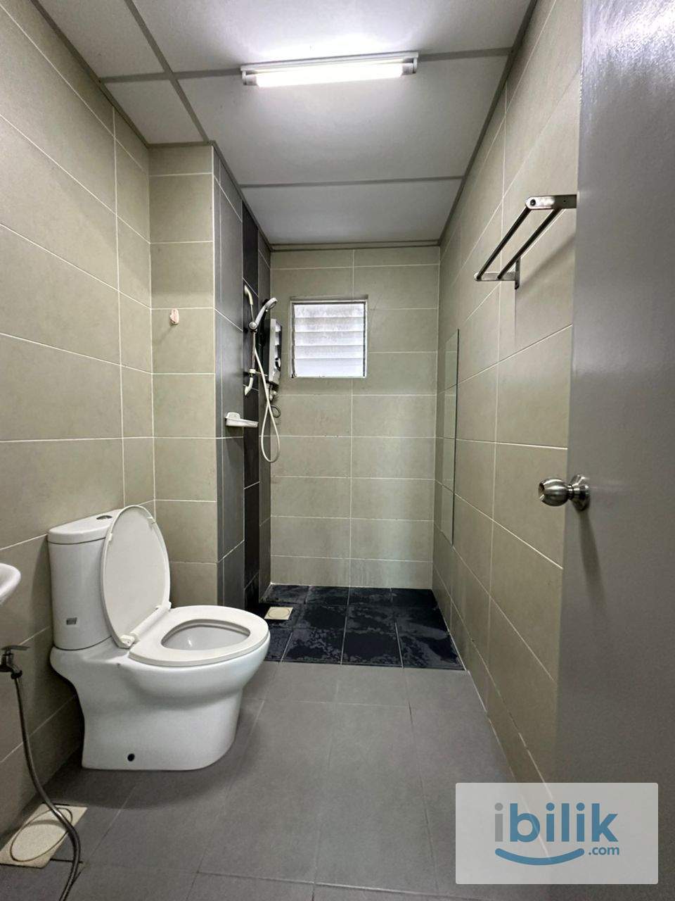 🚆 Stylish Modern Room | Ideal for Students & Professionals - Image 6