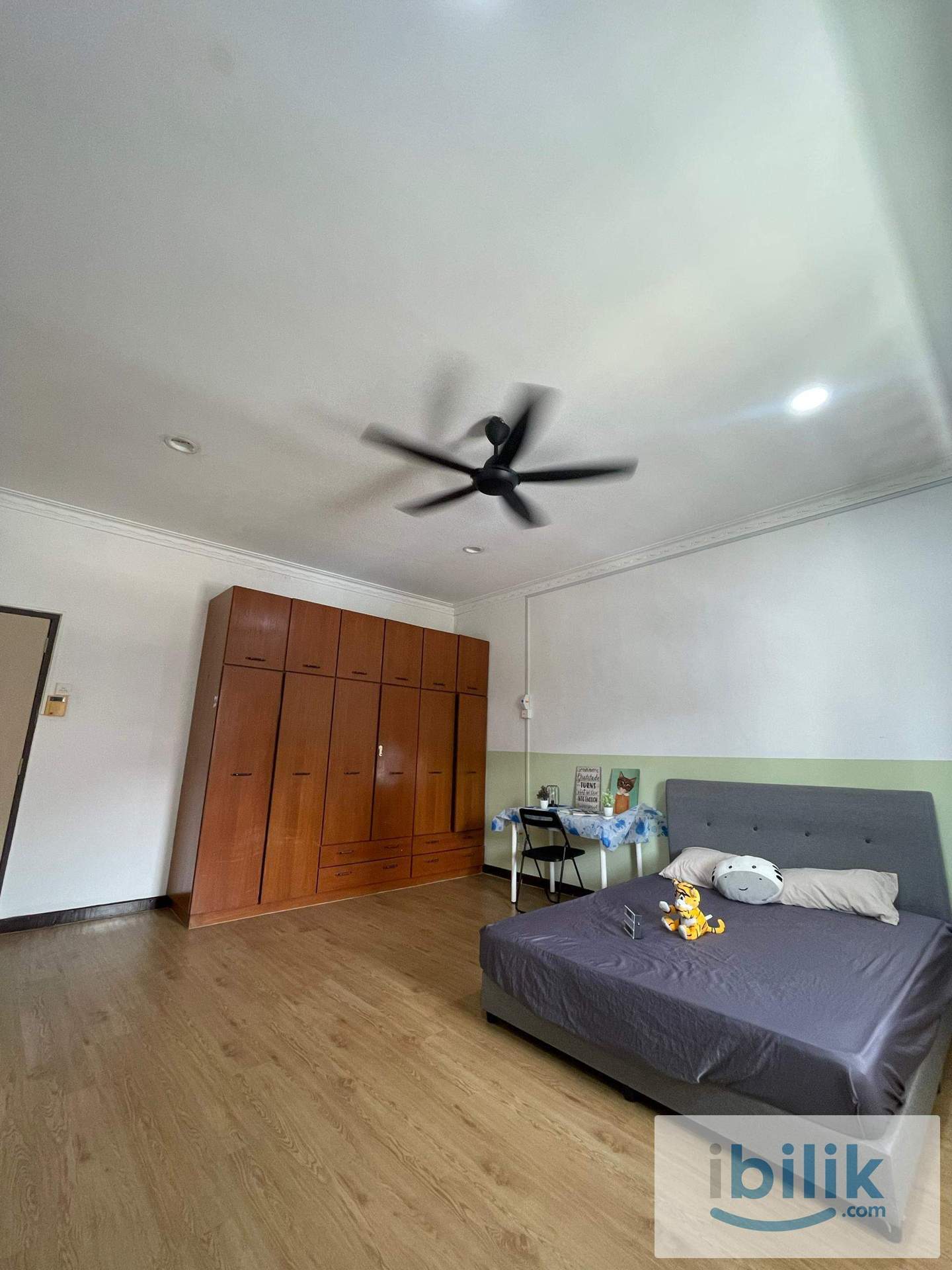 🚆 Stylish Modern Room | Ideal for Students & Professionals - Image 6