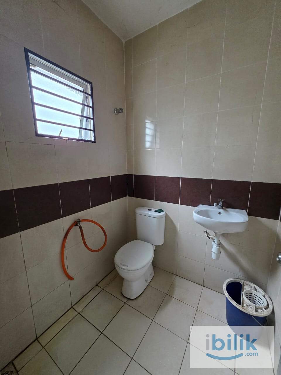 🔥 Limited Budget Room @ Bukit Rimau 🚘 3–5 mins to AEON & Lotus’s 🛍️ | Aircond + Window + Free WiFi 📶 - Image 5