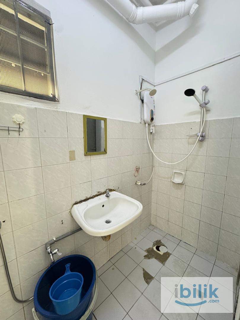 Bandar Utama Single Room | Fully Furnished | Near LRT | Wifi And Aircond Available - Image 6