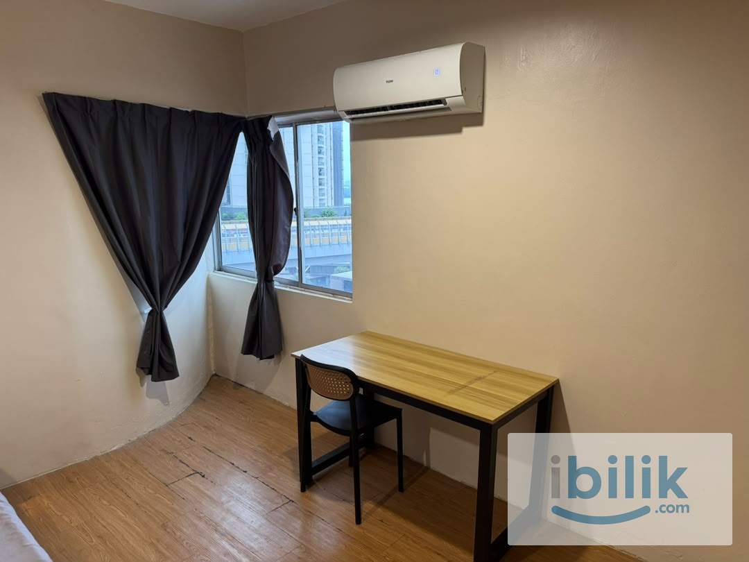 📍🚶🏻‍♂️6 Min WALK to CIQ | 🚗 6 Min DRIVE to Stulang, 7 Min to JBCC📌AVAILABLE Master Room bathroom attached for rent✨ - Image 4