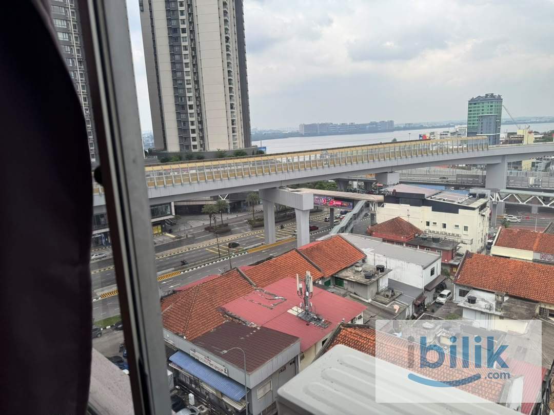 📍🚶🏻‍♂️6 Min WALK to CIQ | 🚗 6 Min DRIVE to Stulang, 7 Min to JBCC📌AVAILABLE Master Room bathroom attached for rent✨ - Image 6