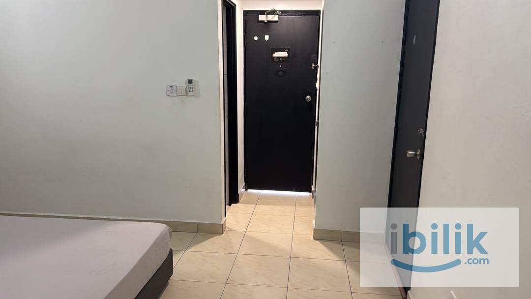 📍🚶🏻‍♂️6 Min WALK to CIQ | 🚗 6 Min DRIVE to Stulang, 7 Min to JBCC📌AVAILABLE Master Room bathroom attached for rent✨ - Image 2