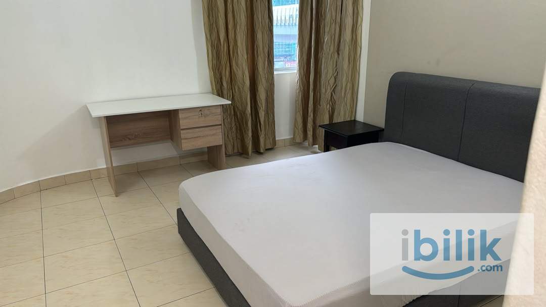 📍🚶🏻‍♂️6 Min WALK to CIQ | 🚗 6 Min DRIVE to Stulang, 7 Min to JBCC📌AVAILABLE Master Room bathroom attached for rent✨ - Image 3