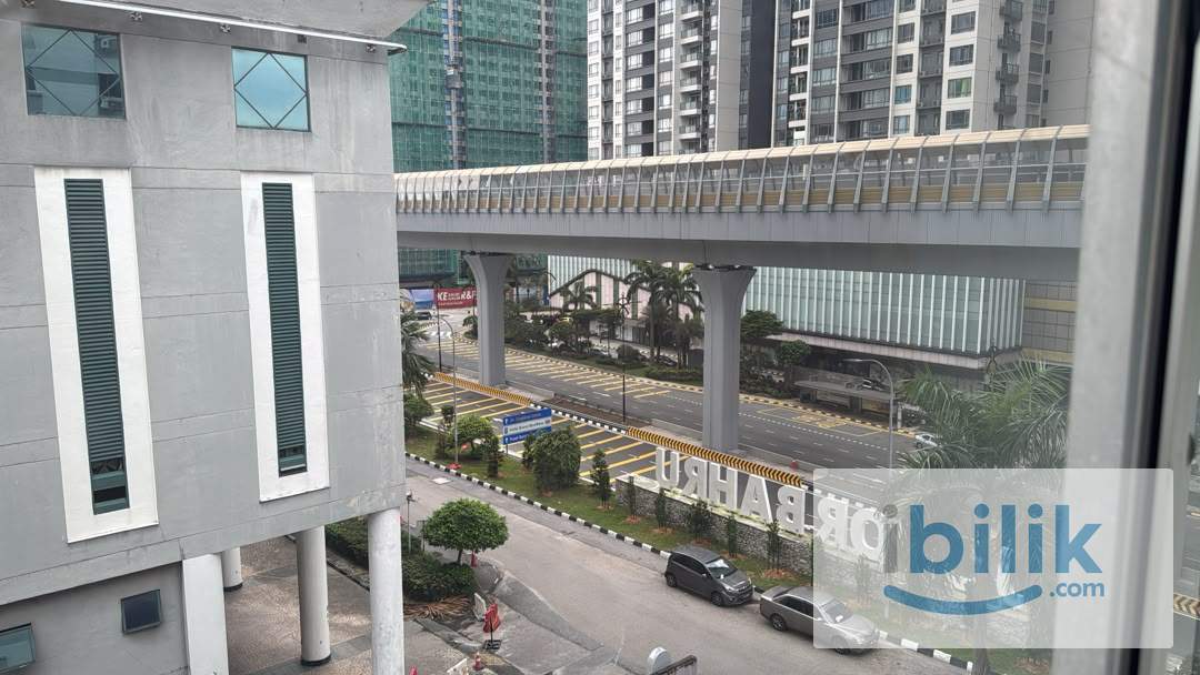 📍🚶🏻‍♂️6 Min WALK to CIQ | 🚗 6 Min DRIVE to Stulang, 7 Min to JBCC📌AVAILABLE Master Room bathroom attached for rent✨ - Image 5