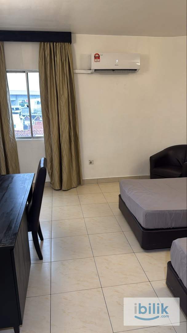 📍🚶🏻‍♂️6 Min WALK to CIQ | 🚗 6 Min DRIVE to Stulang, 7 Min to JBCC📌AVAILABLE Master Room bathroom attached for rent✨ - Image 2