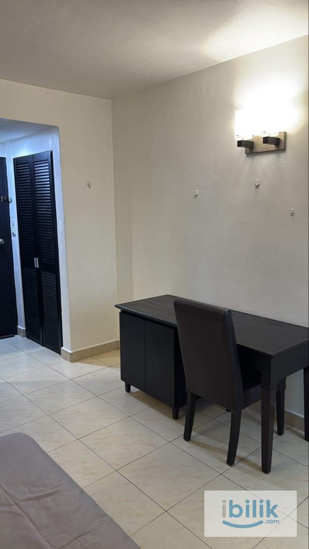 📍🚶🏻‍♂️6 Min WALK to CIQ | 🚗 6 Min DRIVE to Stulang, 7 Min to JBCC📌AVAILABLE Master Room bathroom attached for rent✨ - Image 4