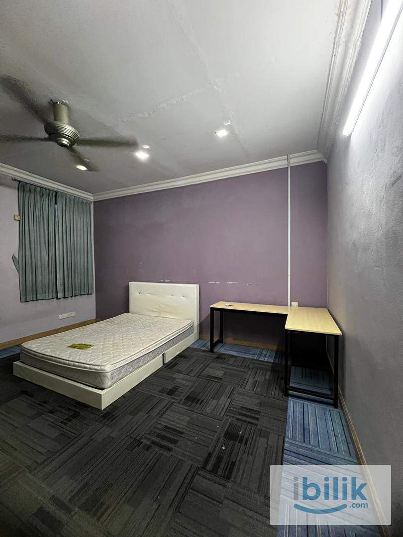 Master Bedroom @ Jalan Tempua 3 FOR RENT! - Image 1