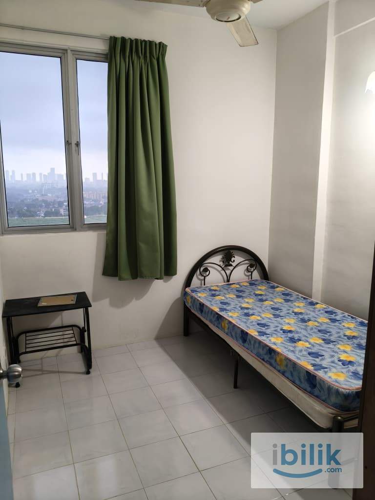 Fully furnished Middle / Single Room at Kingfisher Series, Greenlane (Female only) - Image 2