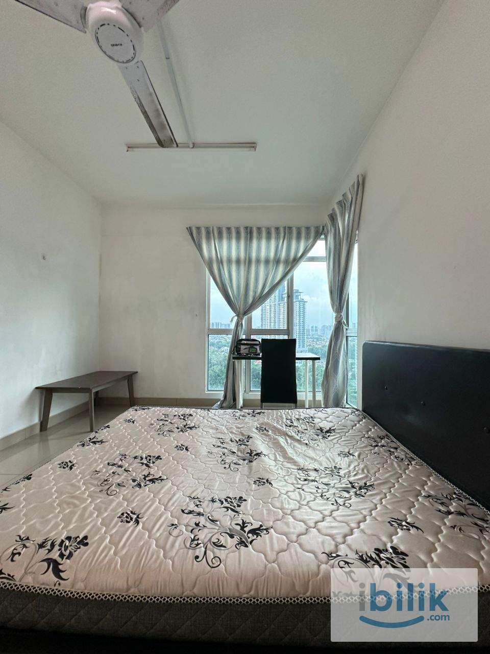 🚆 Stylish Modern Room | Ideal for Students & Professionals - Image 4