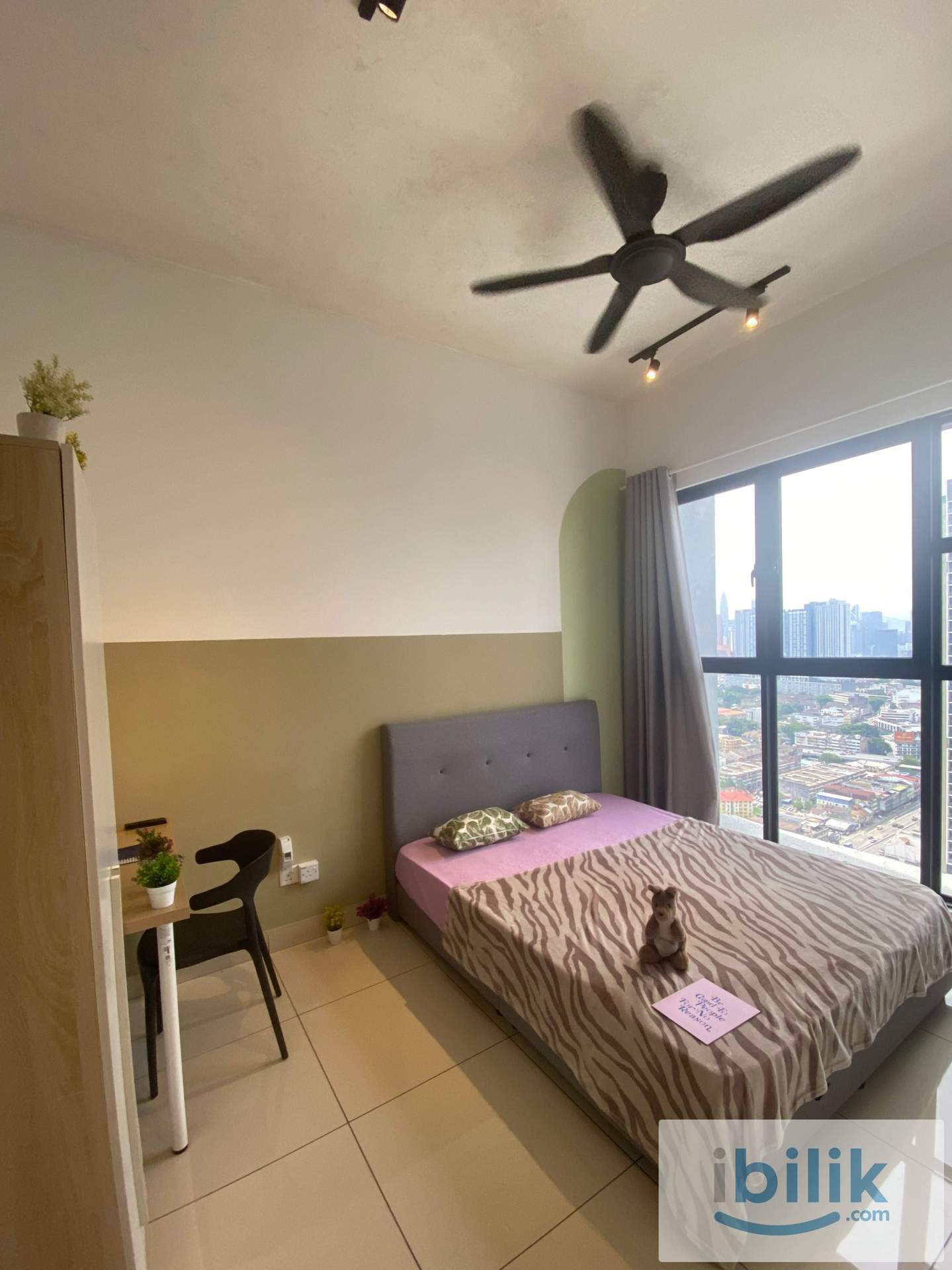 🌟 Central Location Room | Great for Working Adults - Image 1