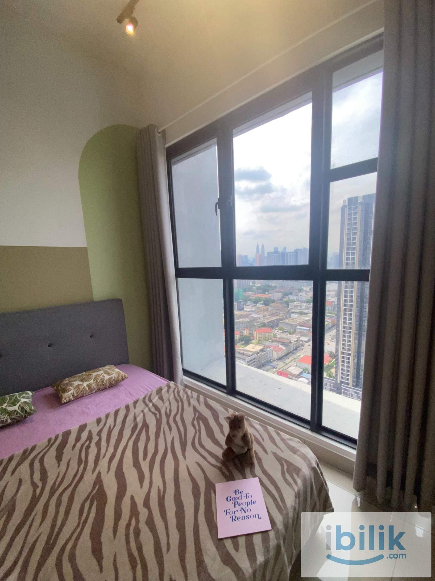🌟 Central Location Room | Great for Working Adults - Image 5