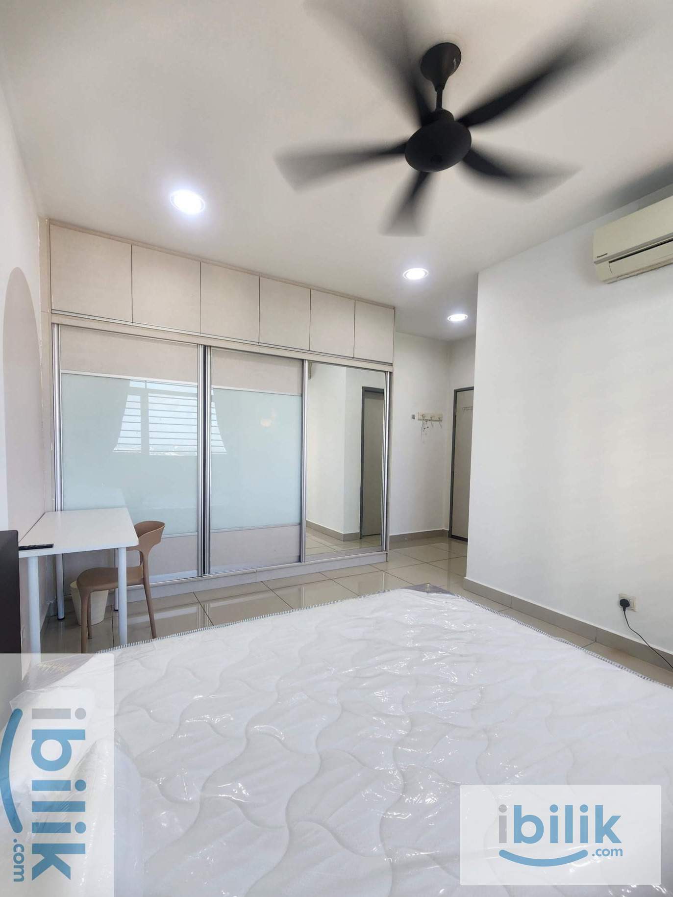 Female Master Room + Private Bathroom | V-Residensi 2 Shah Alam | RM900 - Image 1