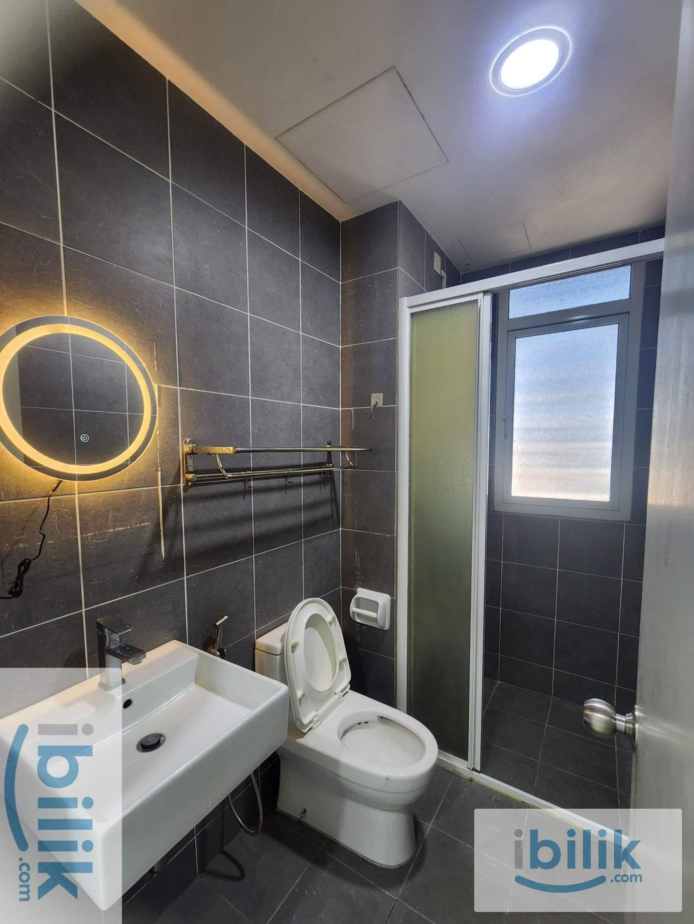 Female Master Room + Private Bathroom | V-Residensi 2 Shah Alam | RM900 - Image 3