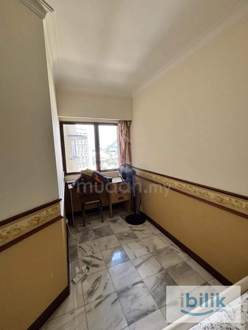 Middle Room Available for Rent - Image 4