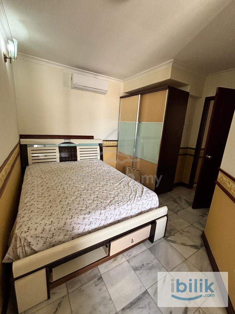 Middle Room Available for Rent - Image 3