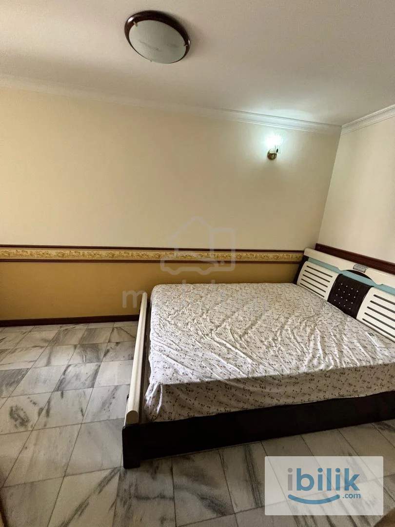 Middle Room Available for Rent - Image 5