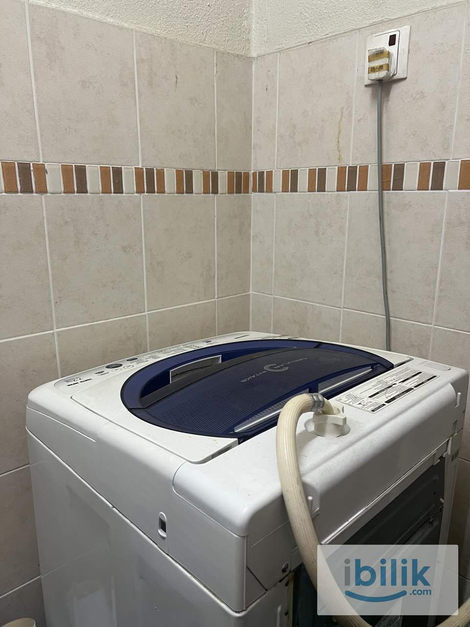 FULLY FURNISHED ROOM TO LET , LADIES ONLY , AVAILABLE NOW  - Image 5
