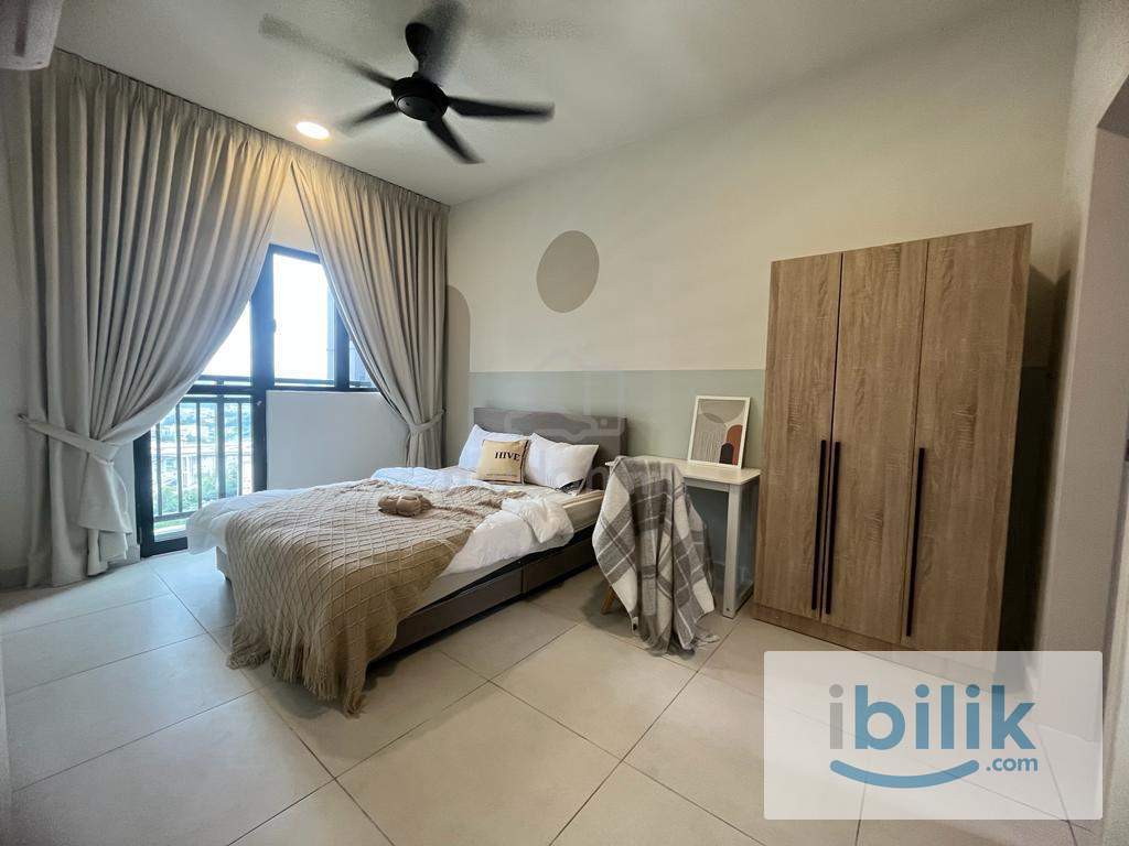 Koi Kinrara - Middle Room - Image 1