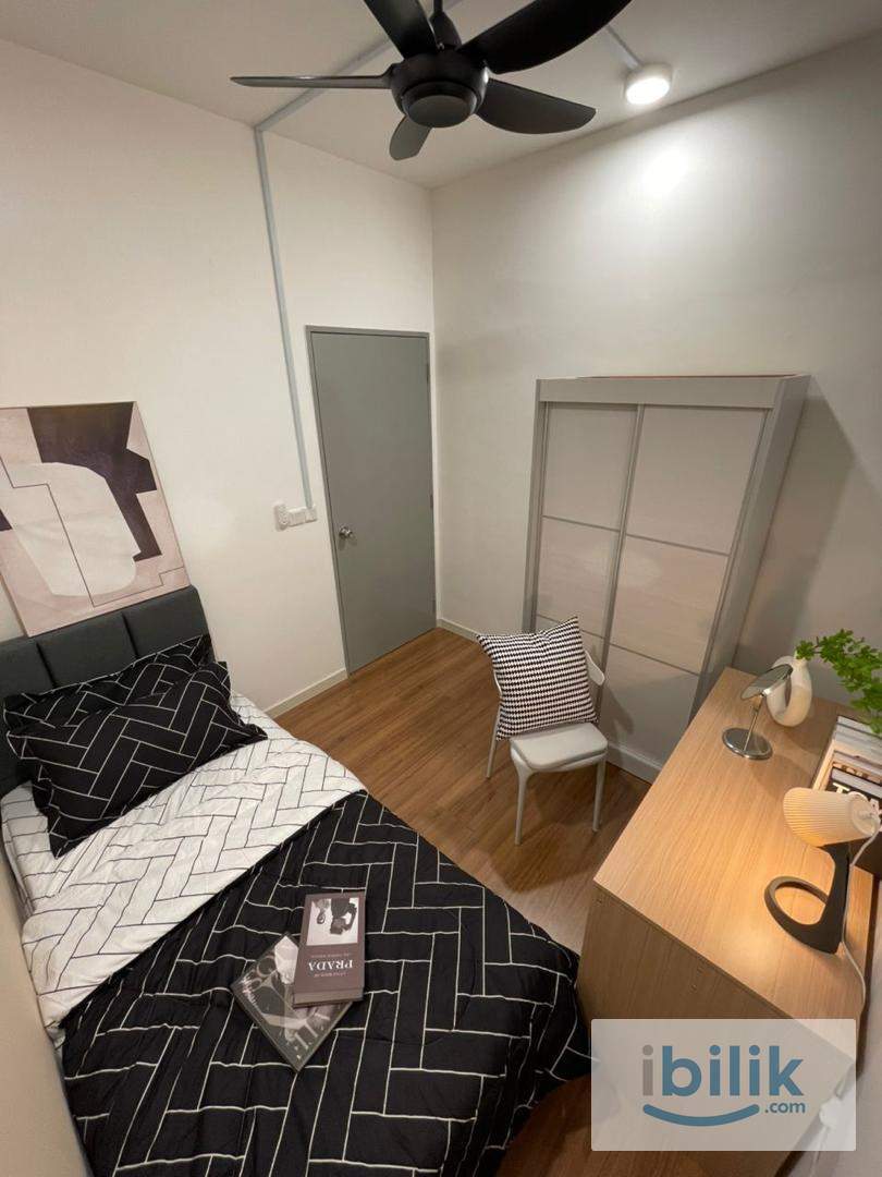 Majestic Maxim Middle Room - Image 2