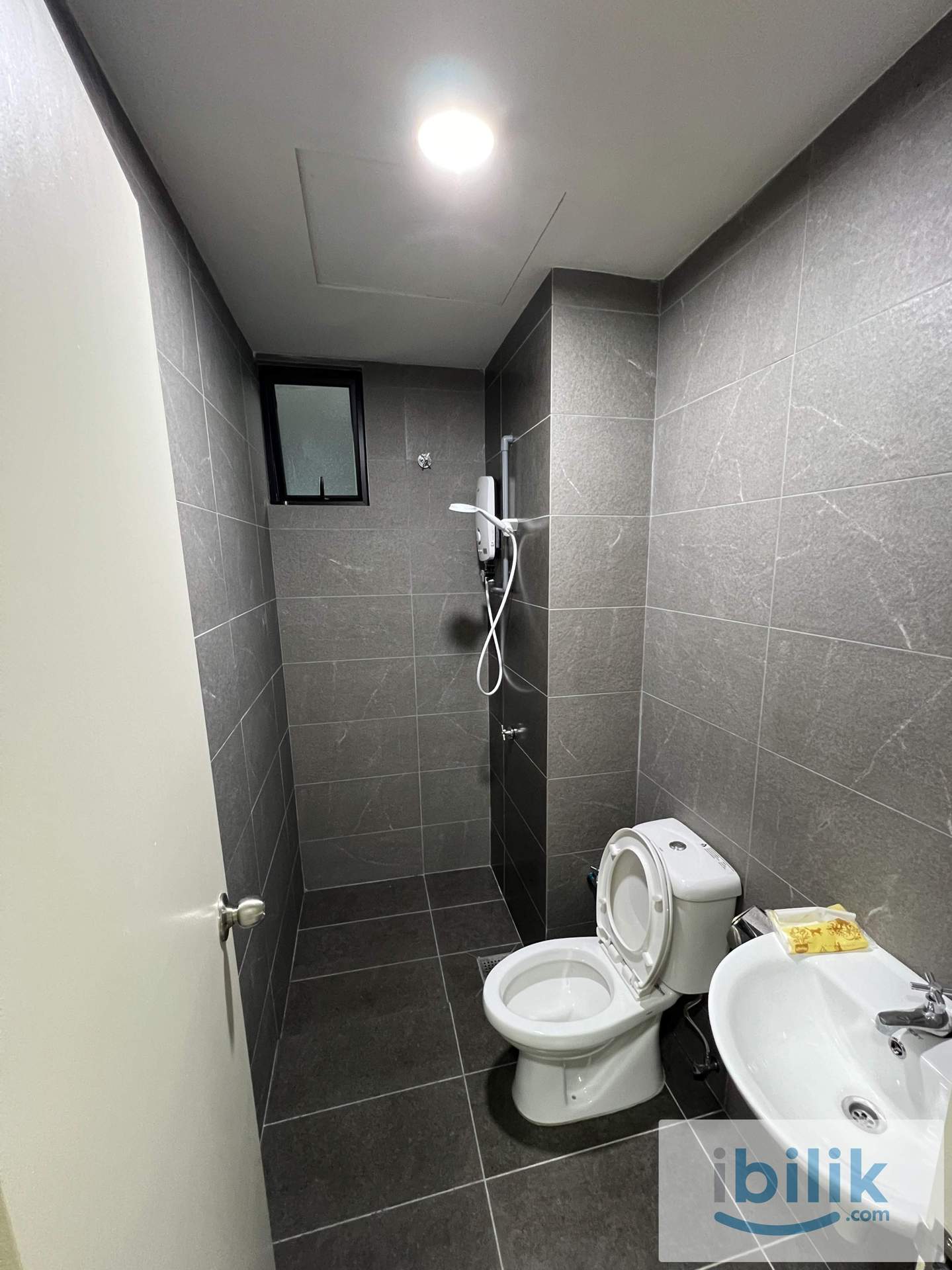 Majestic Maxim Small Room - Image 4
