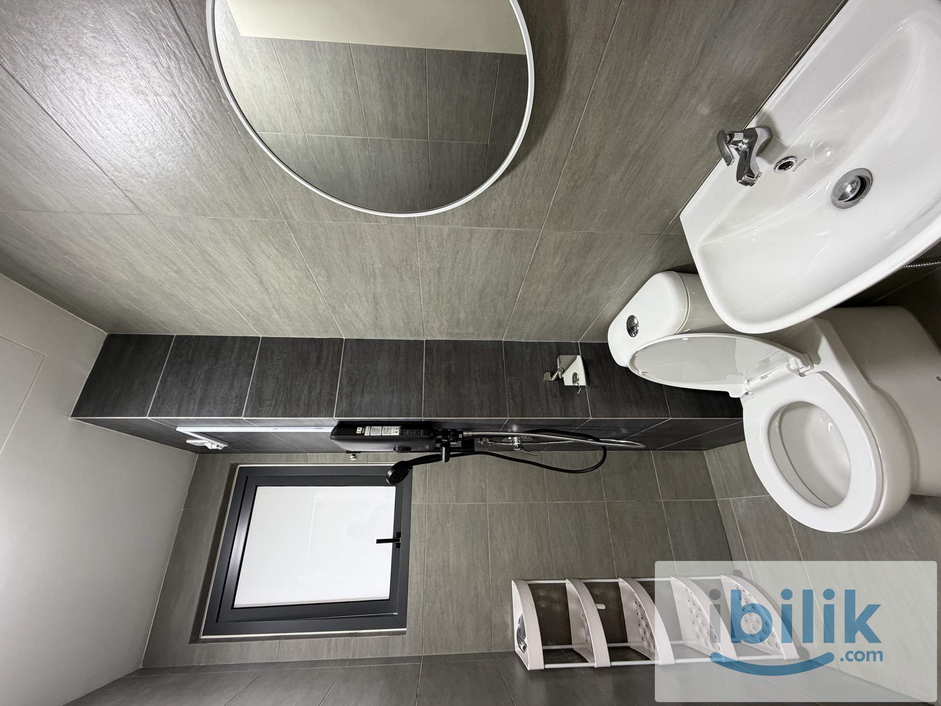 Majestic Maxim Small Room - Image 2