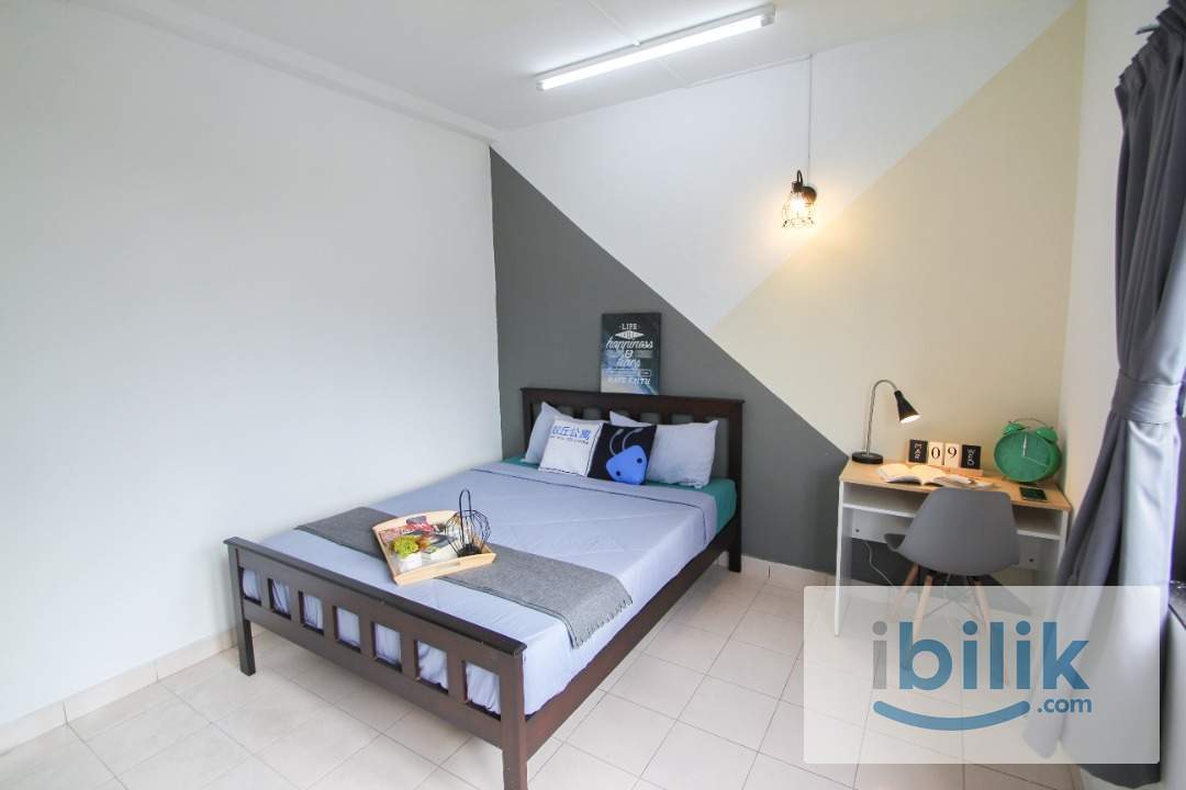 Sri Putramas I Super Medium Room with Window & A/C - Image 1