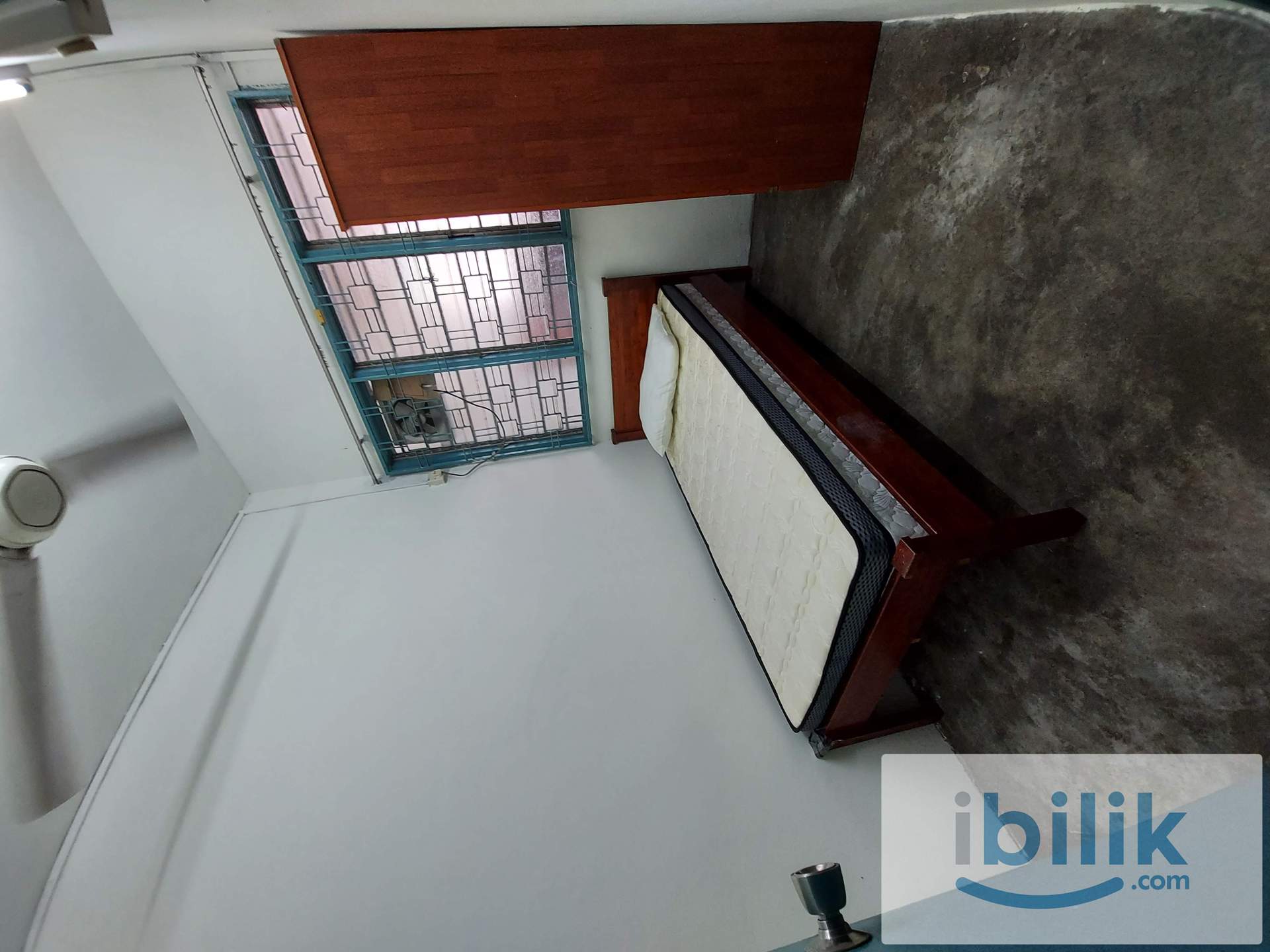 Damansara Jaya Single bed, with aircond - Image 2