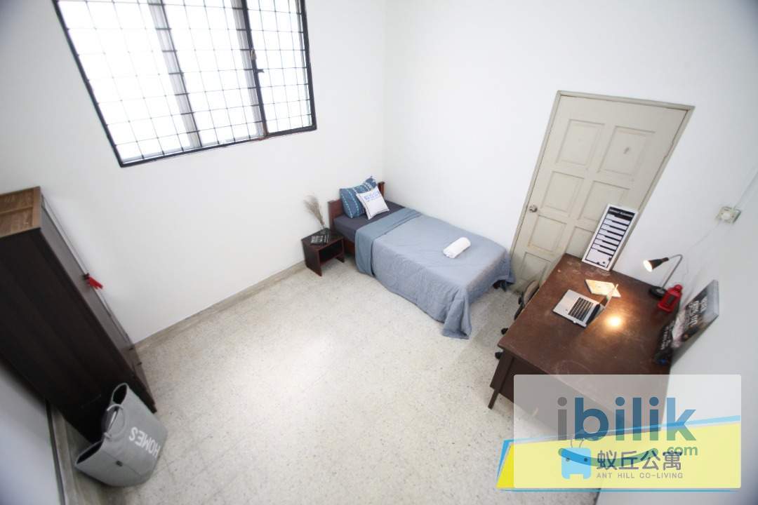 Damansara Jaya Single bed, with aircon (Partition) - Image 2