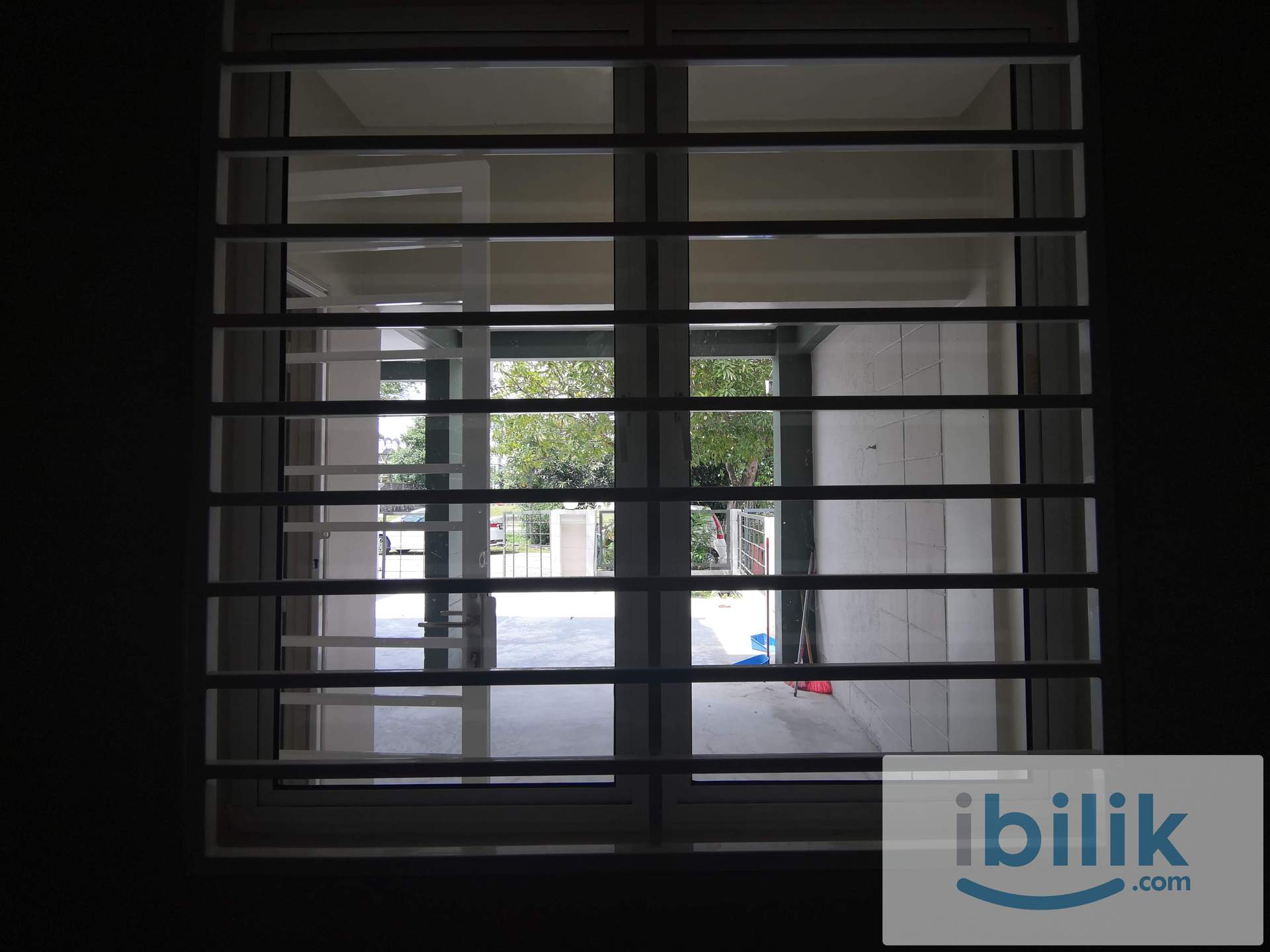 PJS Sunway Single Room with window & ac - Image 4