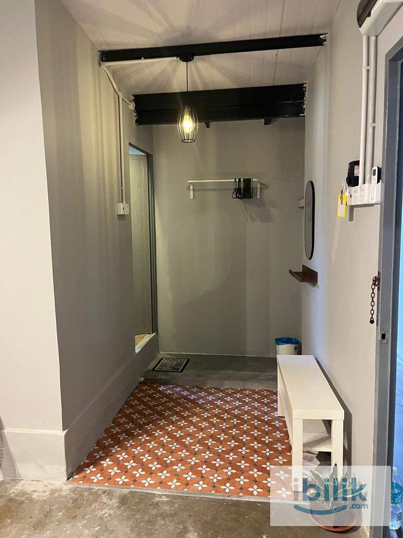 Queen Aircond Private attached Bathroom - Image 2