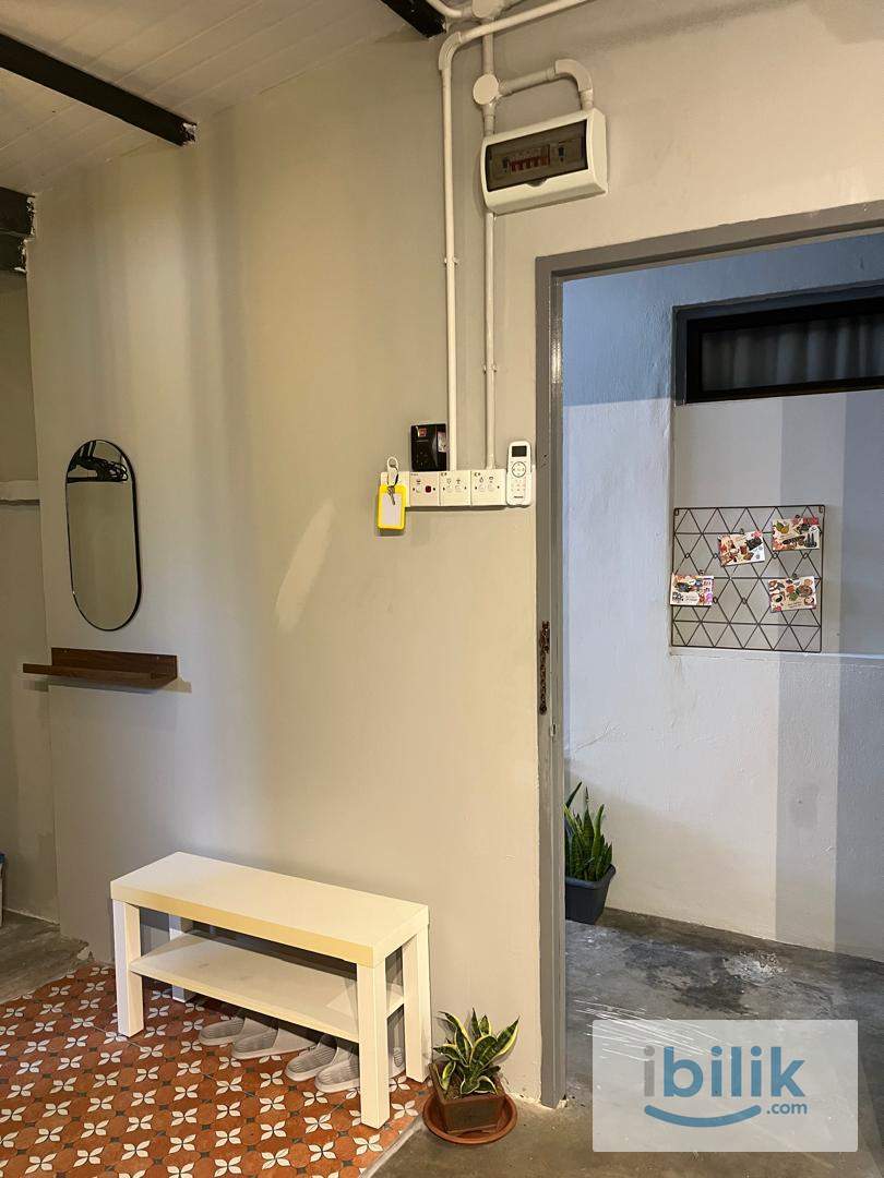 Queen Aircond Private attached Bathroom - Image 3