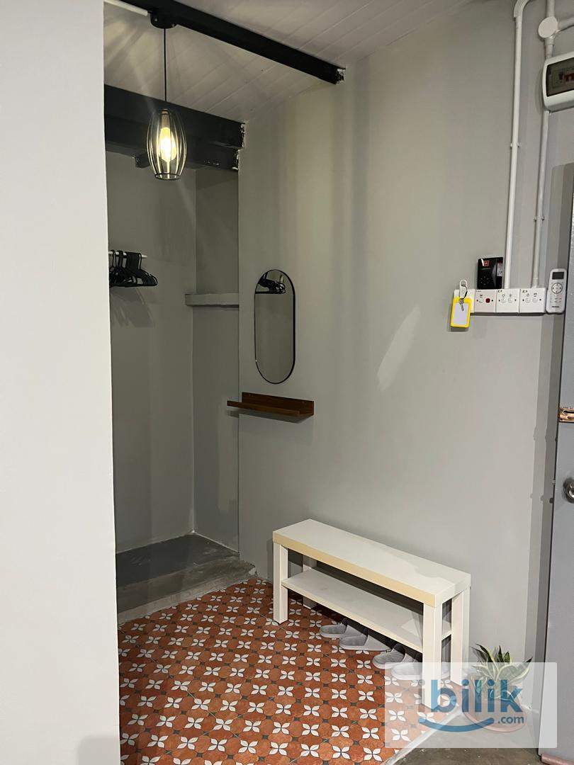 Queen Aircond Private attached Bathroom - Image 7