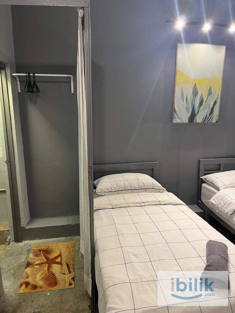 Queen & Single aircond Private Attached Bathroom - Image 2