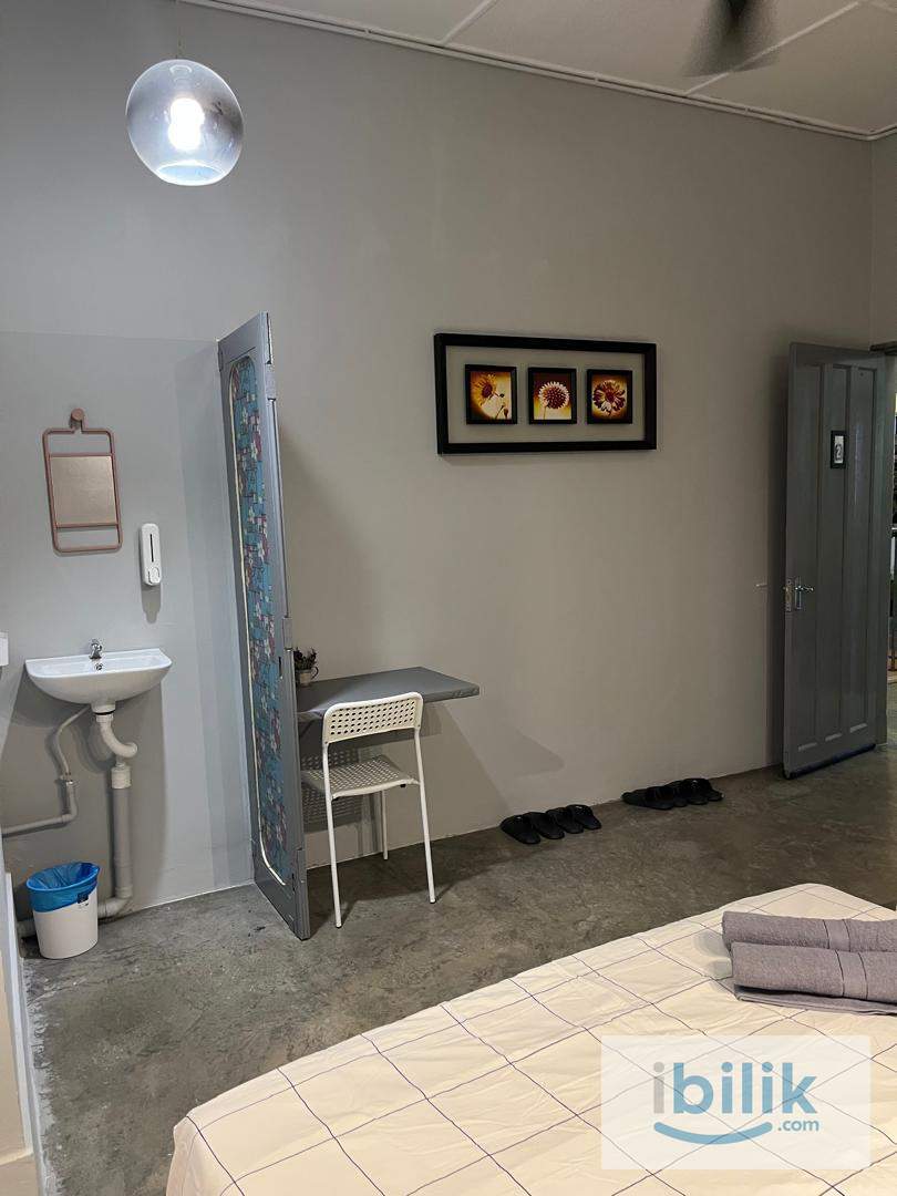 2 Queens Aircond Private Attached Bath - Image 3