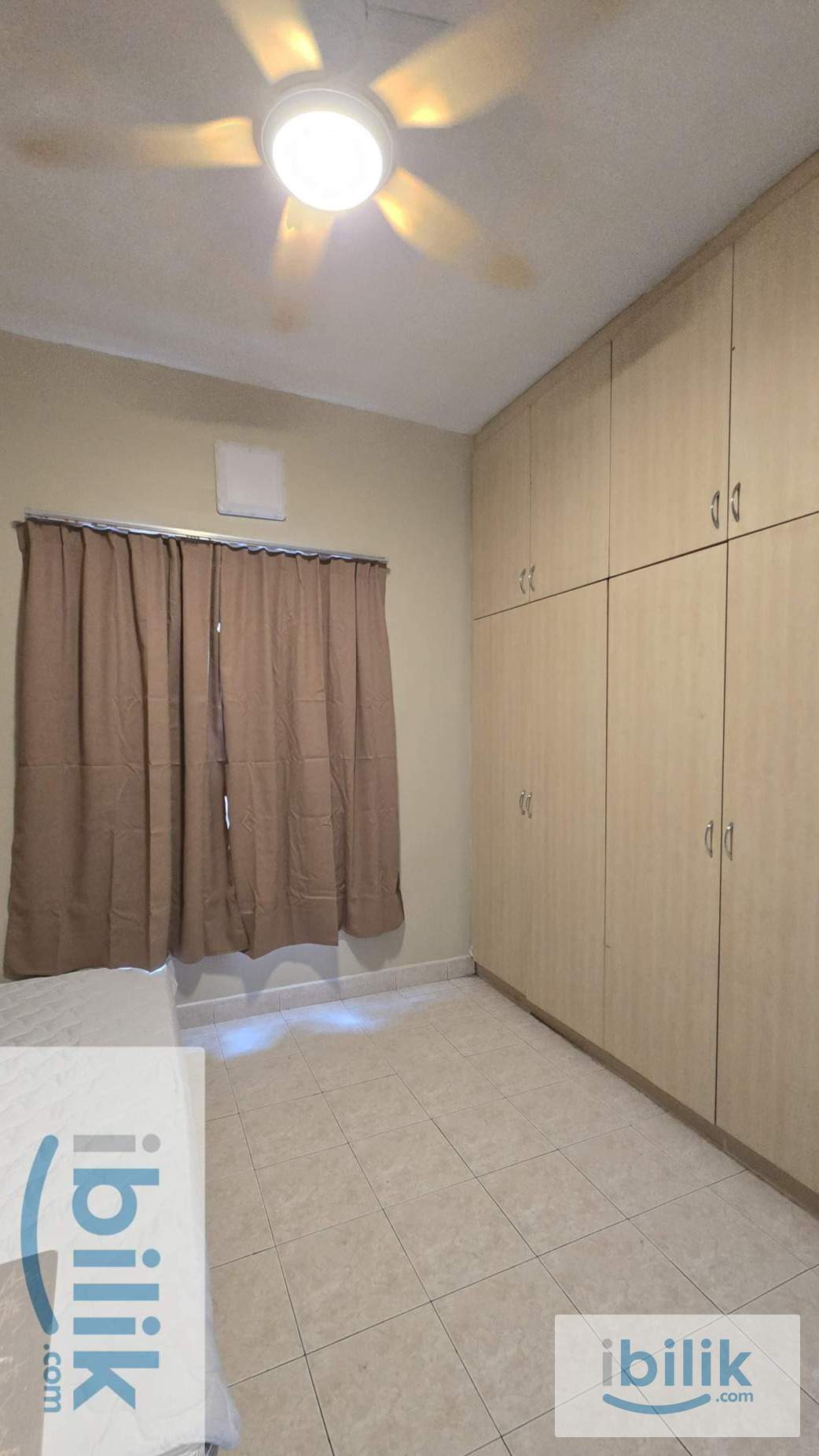 Middle Room walking distance to Kelana Jaya LRT LINE  - Image 1