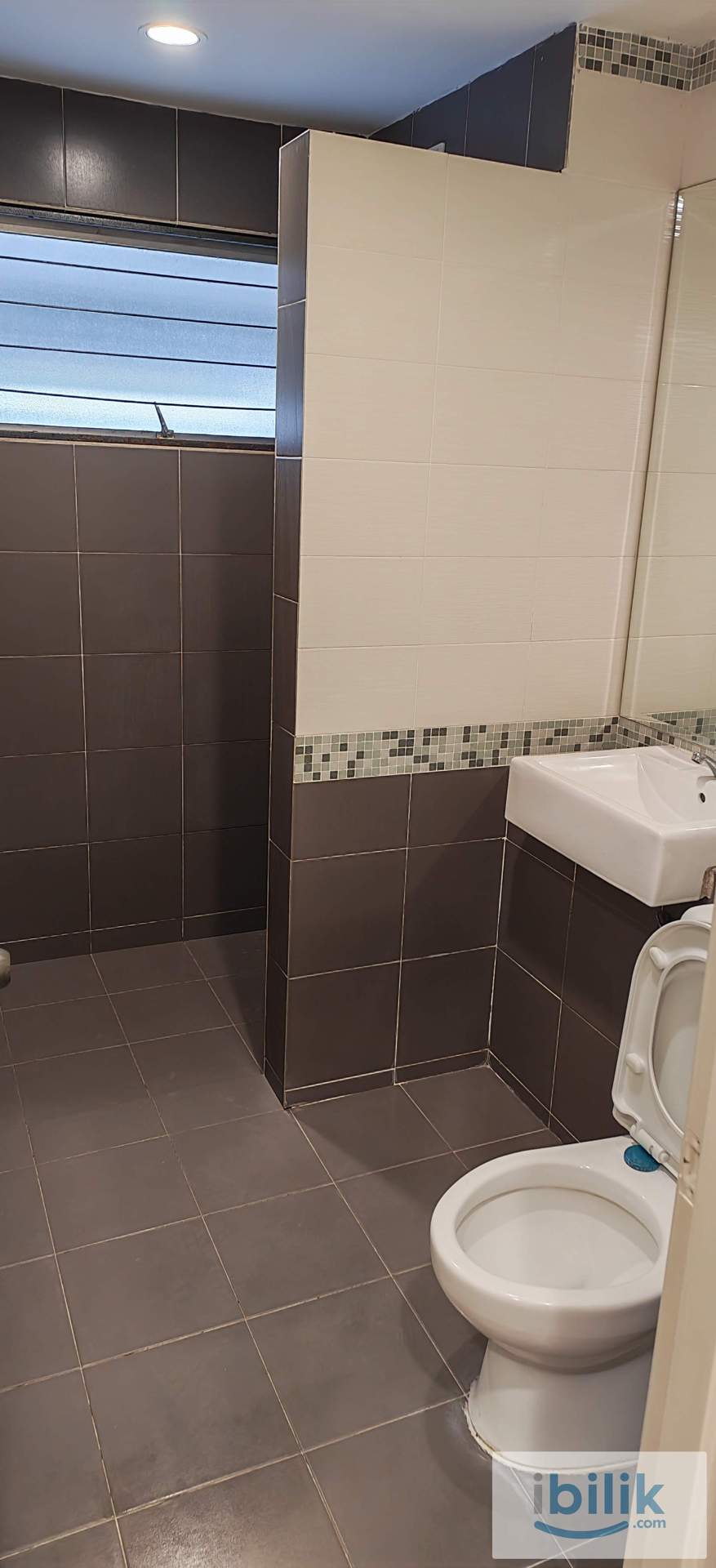 Master Room with Toilet - Jalan Sumazau - Image 2