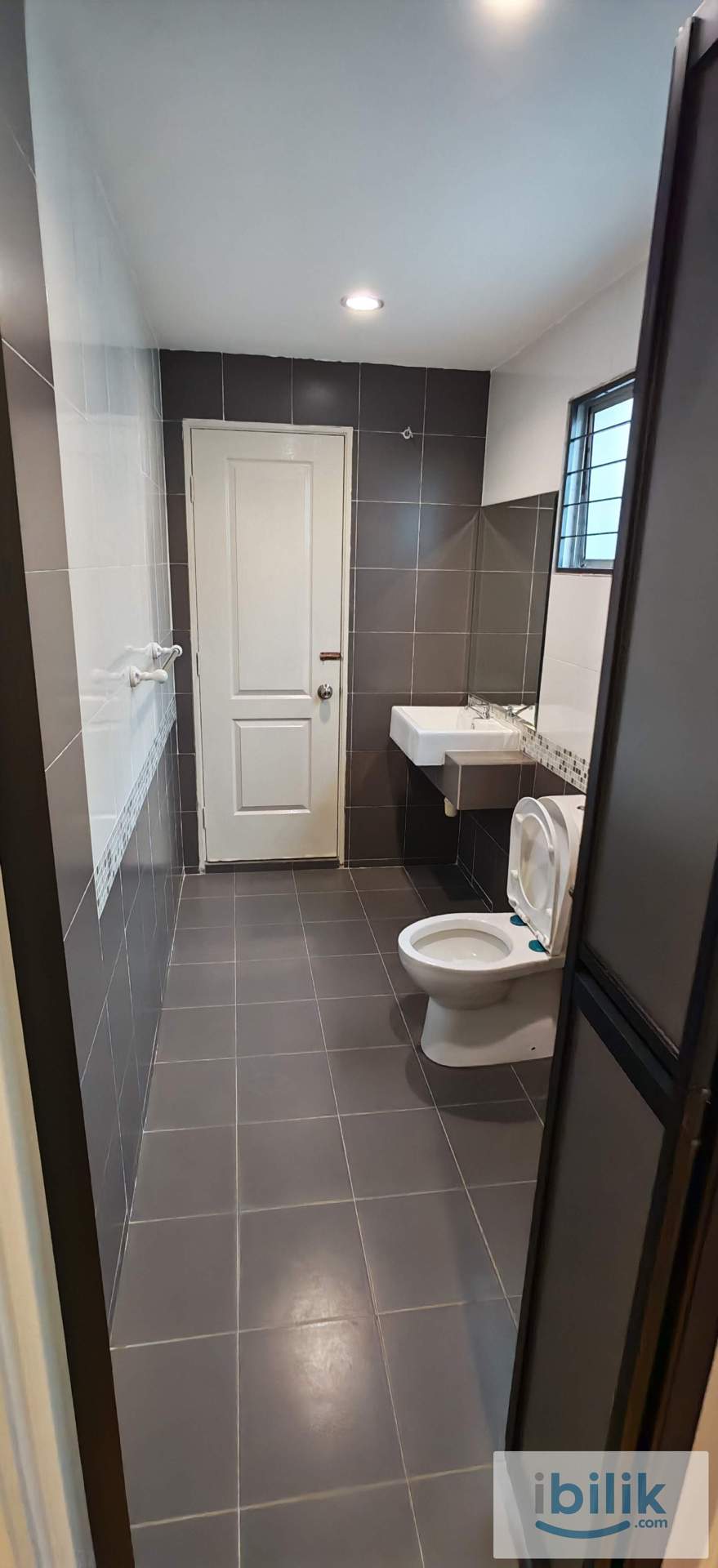 Middle Room - Jalan Sumazau - Image 1