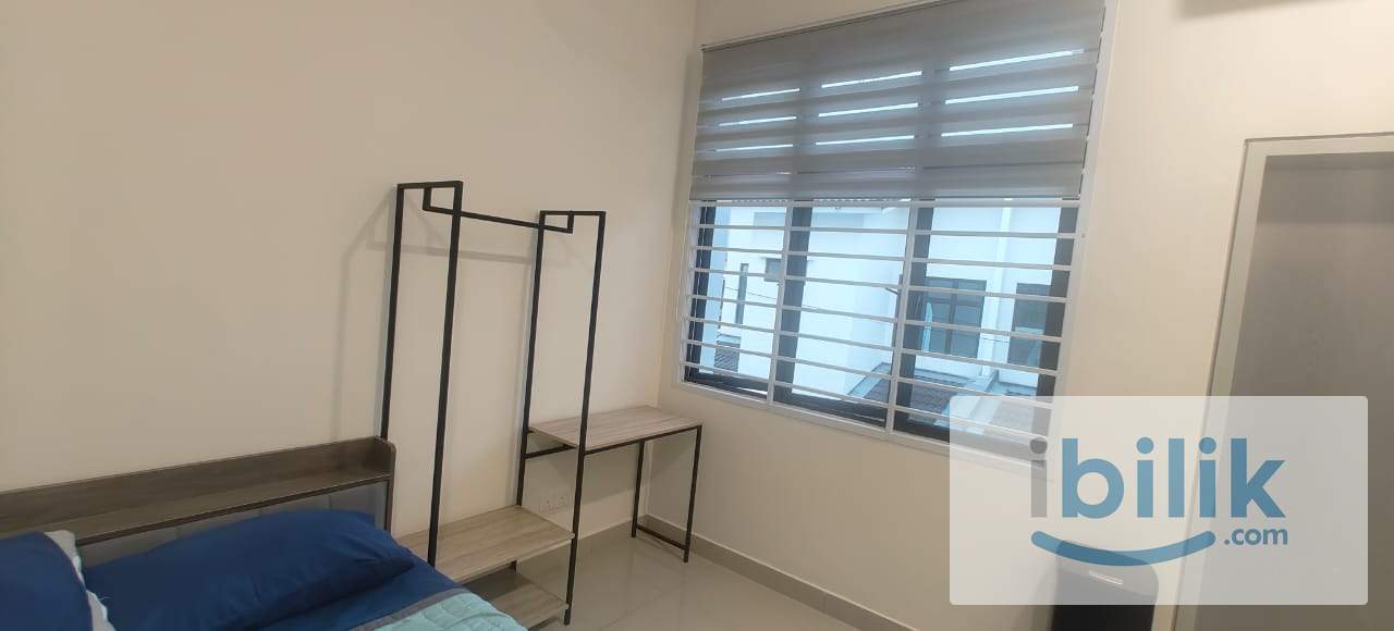 Medium Room - Image 3