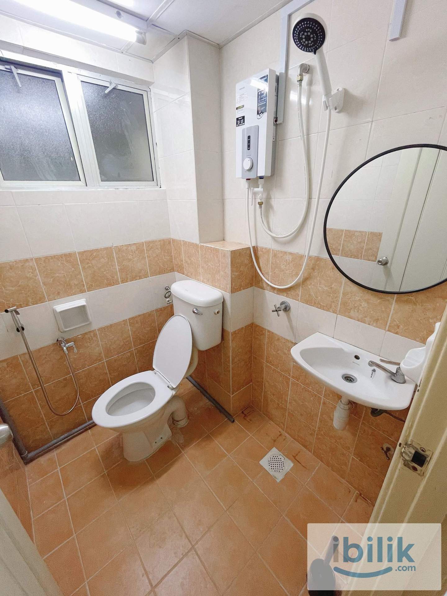 🏡 QUEEN ROOM IN PELANGI DAMANSARA😍NEAR TO IKEA & THE CURVE 🛍️ - Image 10