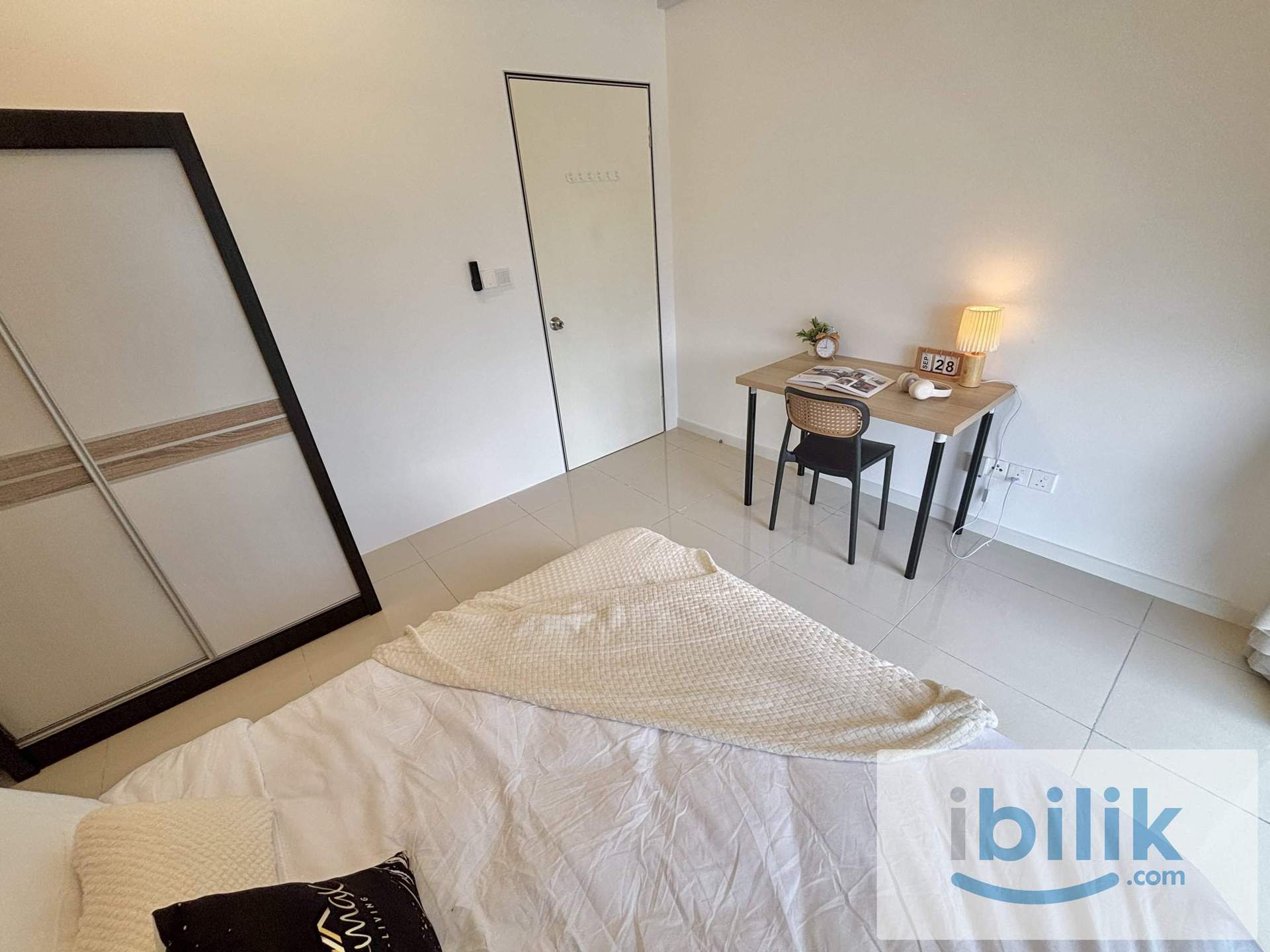 🏡 NEWLY FURNISHED QUEEN ROOM WITH IMMEDIATE MOVE IN TO STAY 😍 MIX GENDER UNIT 🛏️ - Image 1