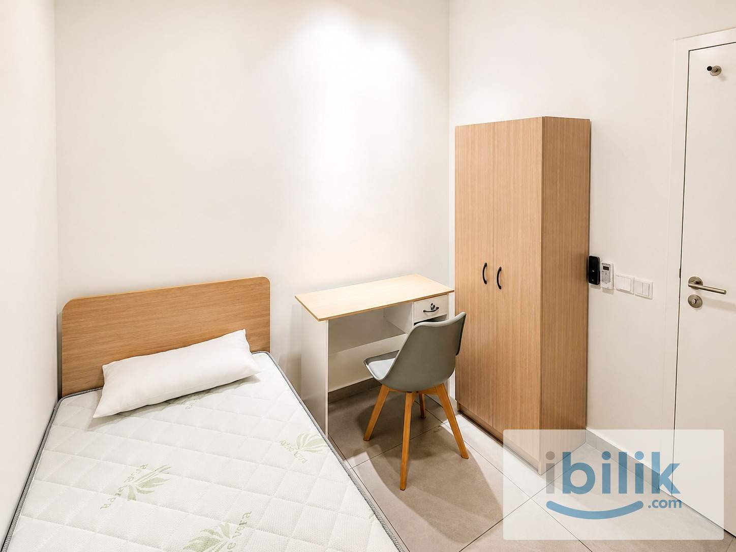 Small Room - Image 1
